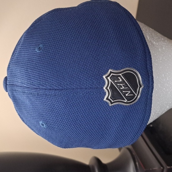 Toronto Maple Leafs Adidas NHL Embroidered Hat Size Small/ Medium - Picture 3 of 14